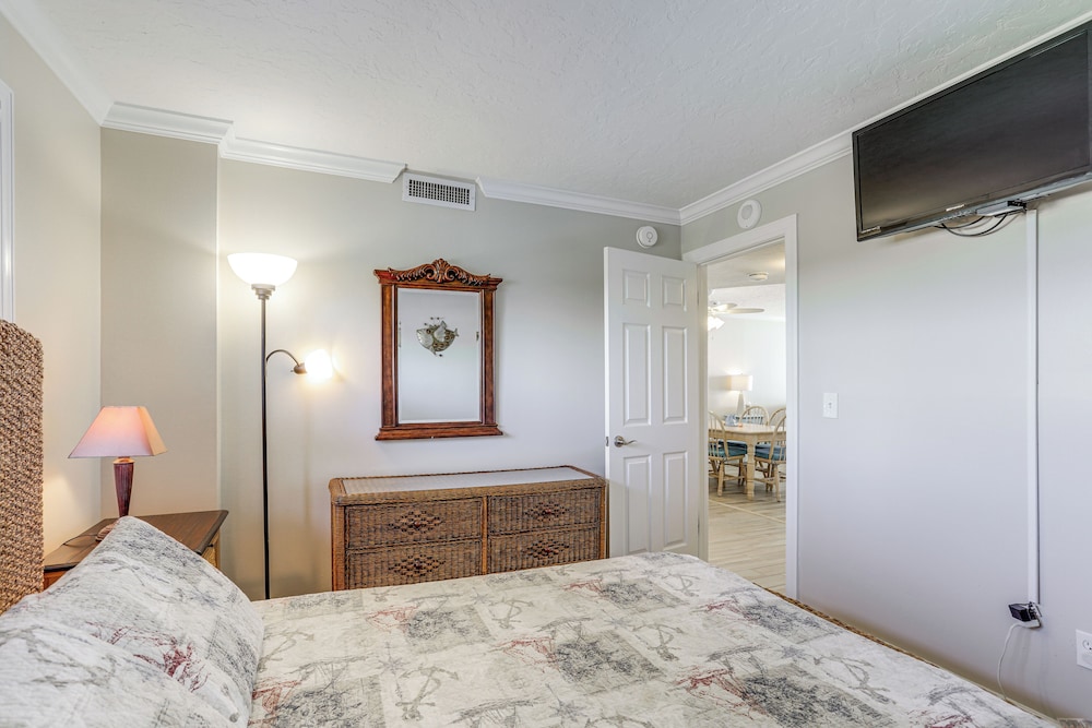 Oceanfront Fort Pierce Condo: Pool & Beach Access!