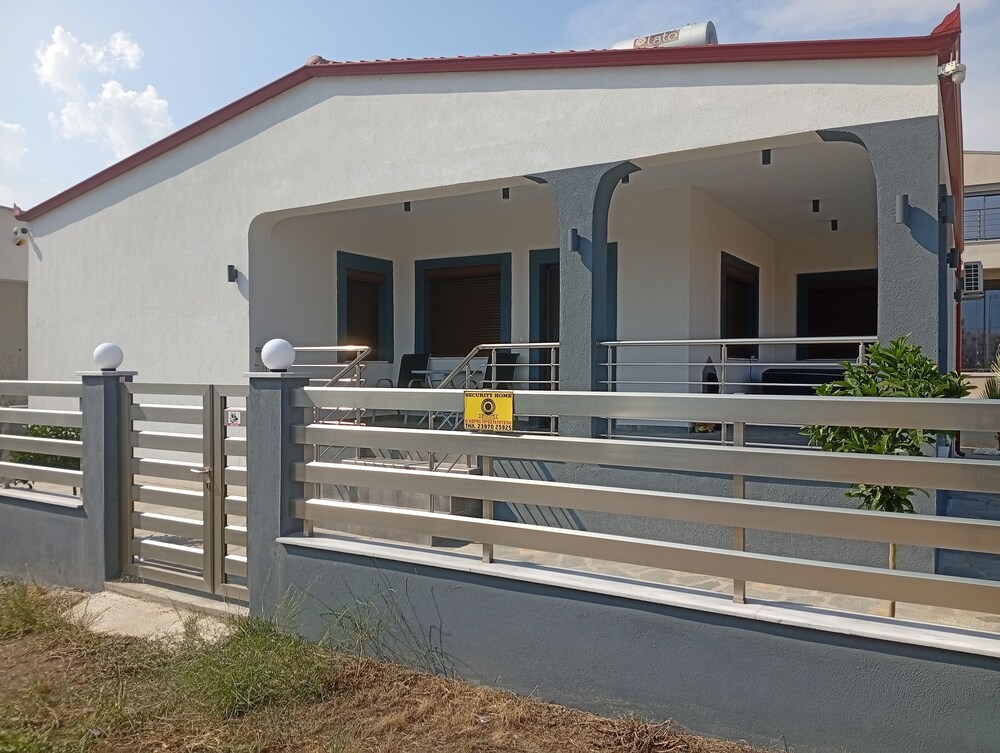 Nea Vrasna Sun House