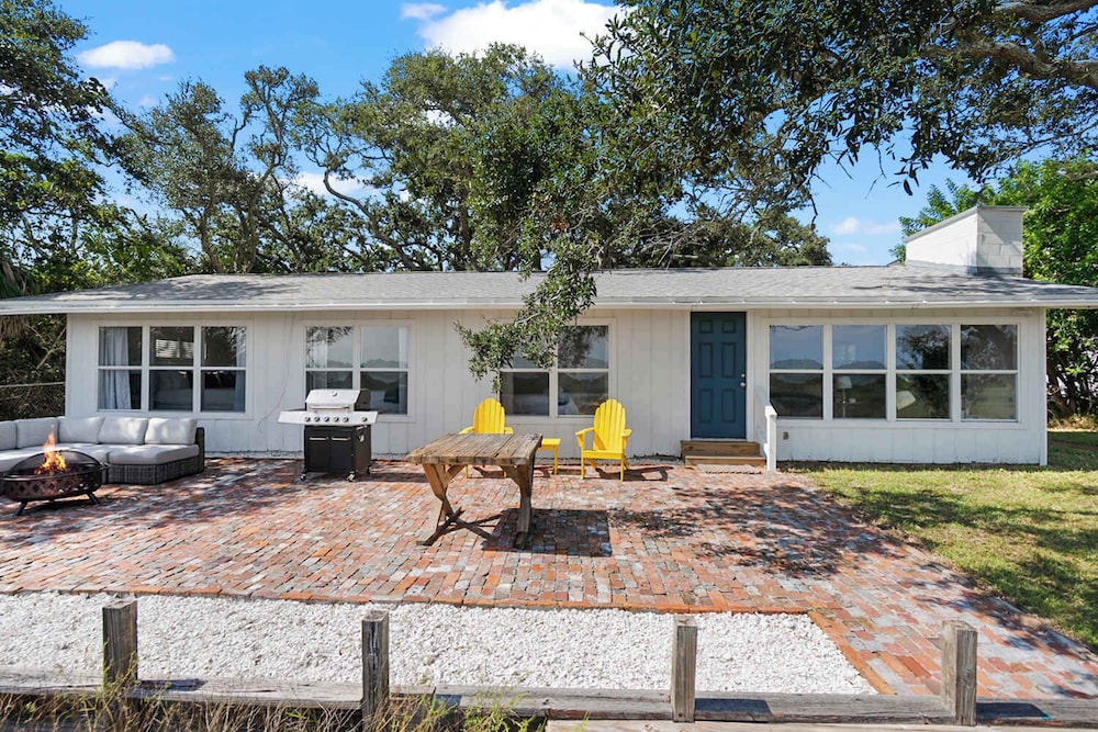 Waterfront Serenity Steps to Beach Fire Pit BBQ