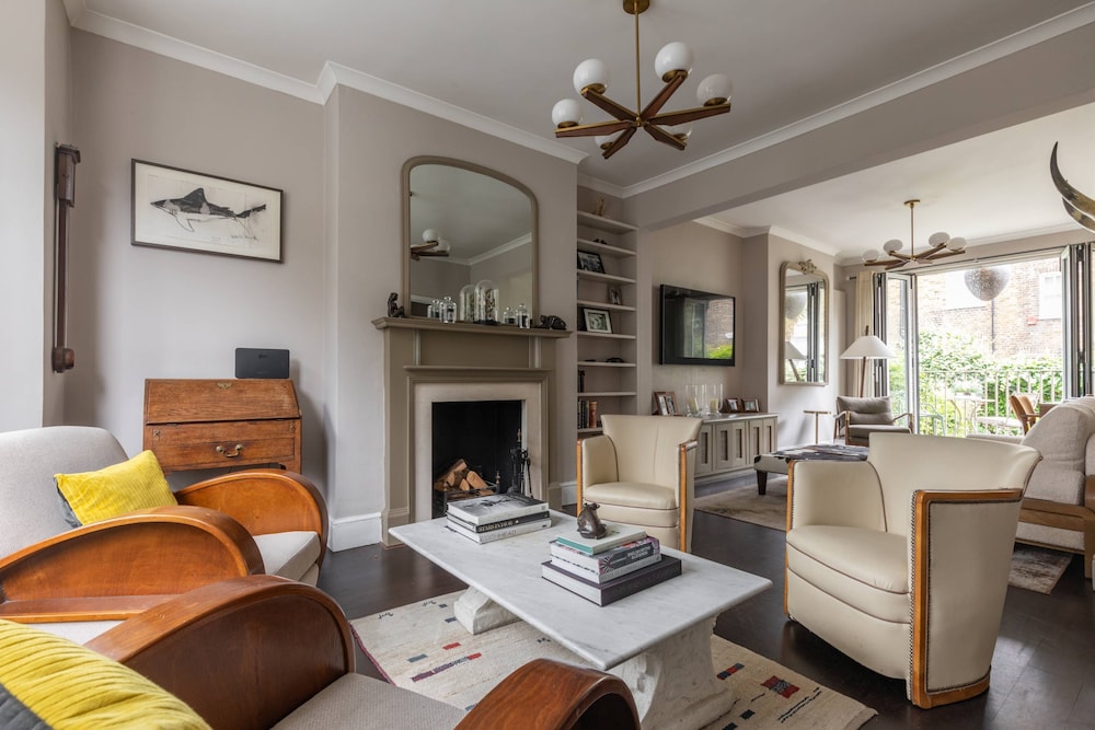 Tetcott Road by Onefinestay