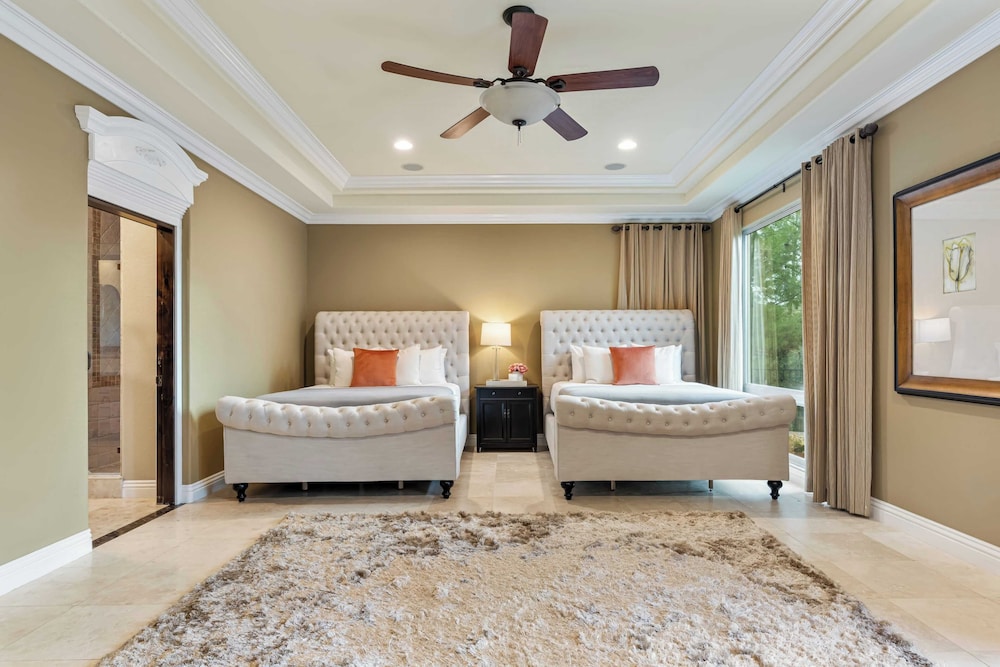 Hilltop Estate w/ Pool, Hot Tub, Fire Pit, Views Cleveland Vista by Avantstay