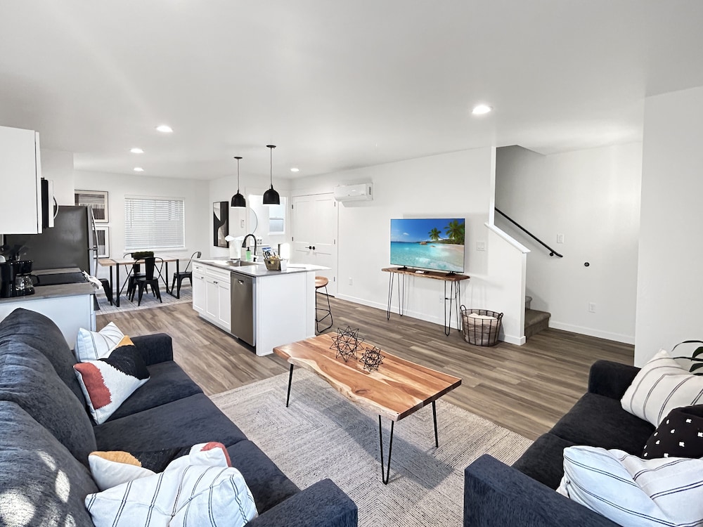 The Maverick Haus 3 Bedroom Townhouse