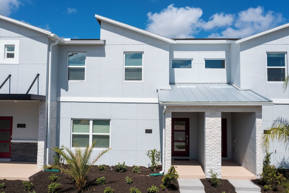 Gorgeous 4Bd w Pool Champions Gate 1196 - Image 1