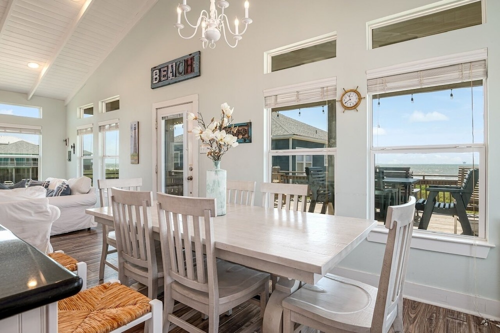 Chillax Inn 3 Bedroom Home by RedAwning