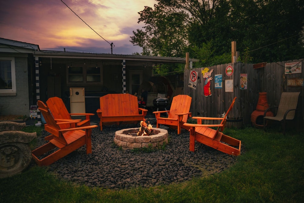 Farm Ranch Huge Hot tub Retro Solar 15 Downtown