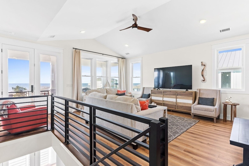 1040 Break / 1040 Ocean Blvd West 4 Bedroom Home by RedAwning