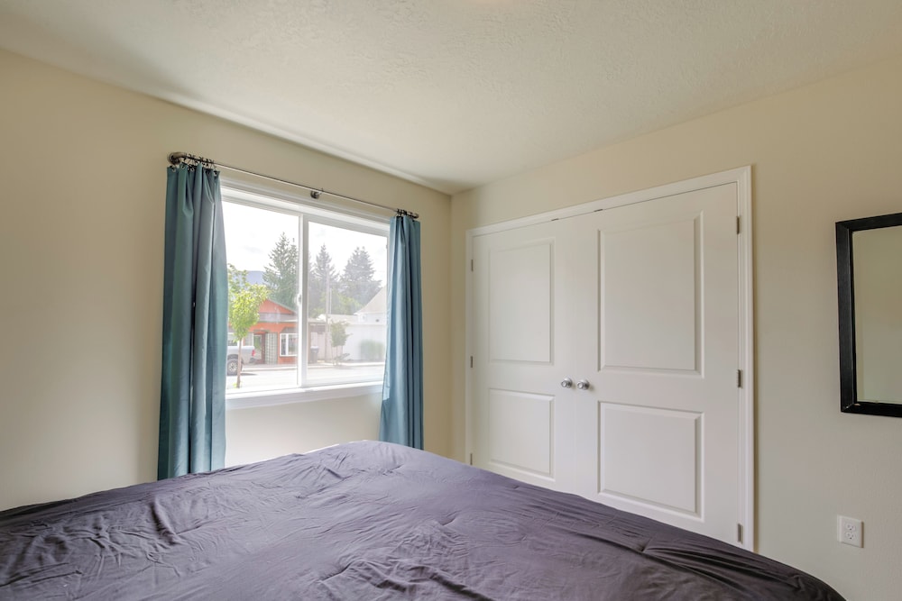2 Blocks to White Water Launch: Mill City Home