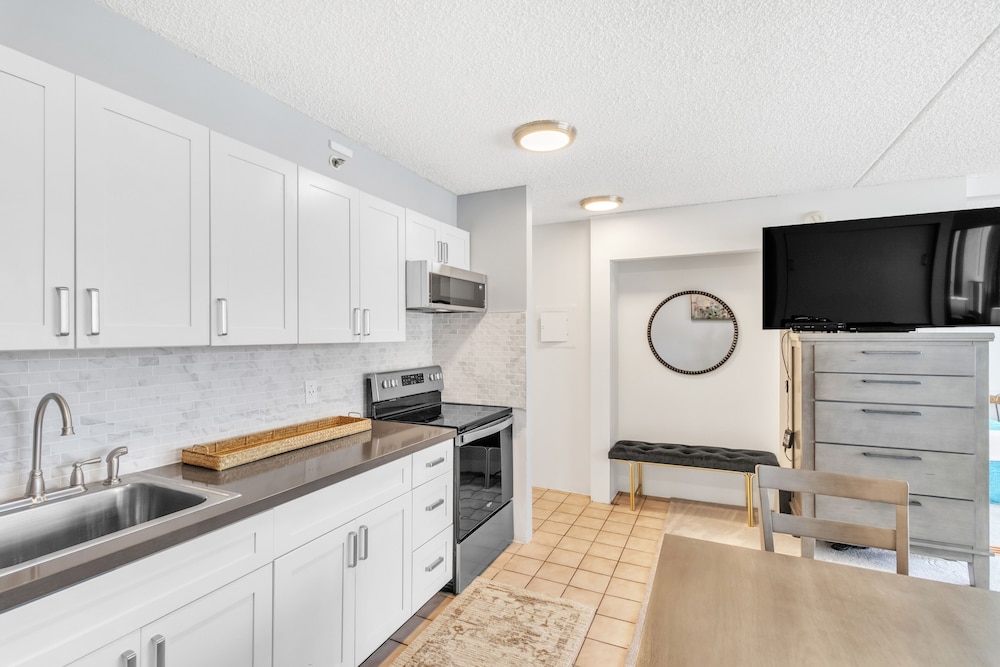 Tower 2 Suite 1208 -QQE by Koko Resort Vacation Rentals