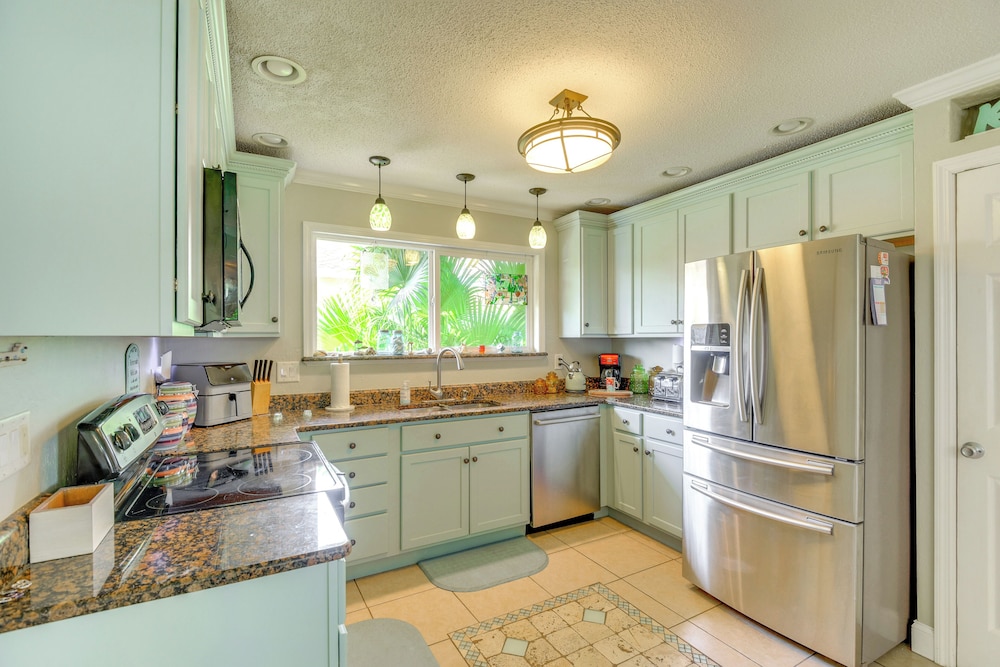 Swim, Fish & Walk to Shore: Ormond Beach Home!
