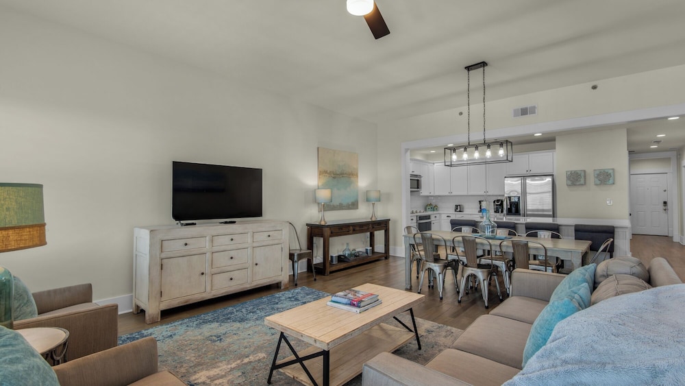 Coastal 3BR Condo With Pool & Shuttle : Snowbird Friendly!
