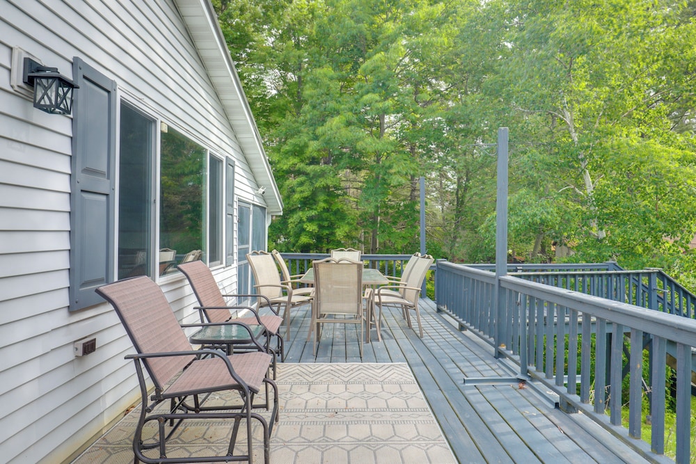 Snowmobile Trail On-site: Cozy Post Lake Retreat