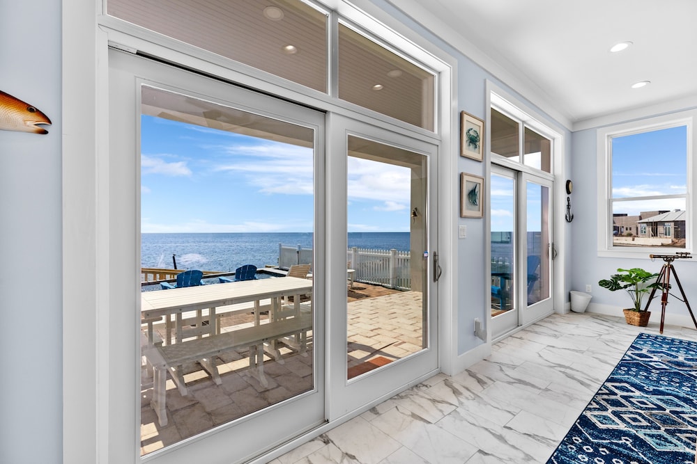 Ahh Da Sea - Waterfront, Backyard Ramp To Jetty & Laguna 3 Bedroom Home