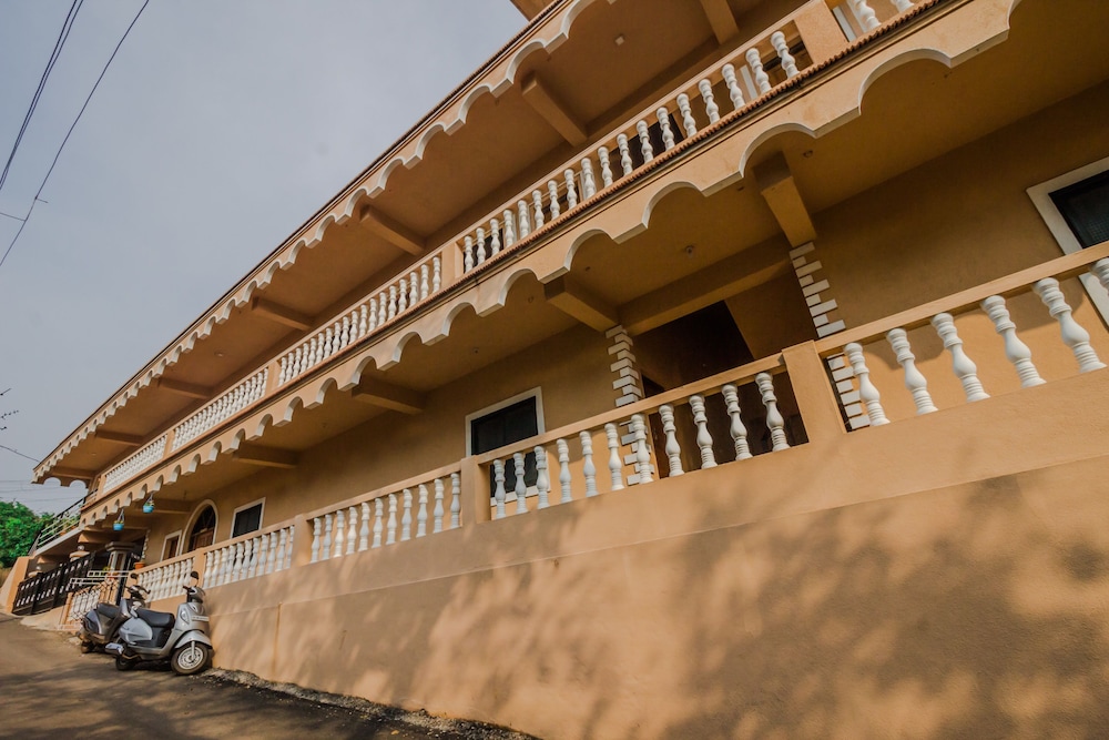 OYO 22480 Home Green View Studio Candolim