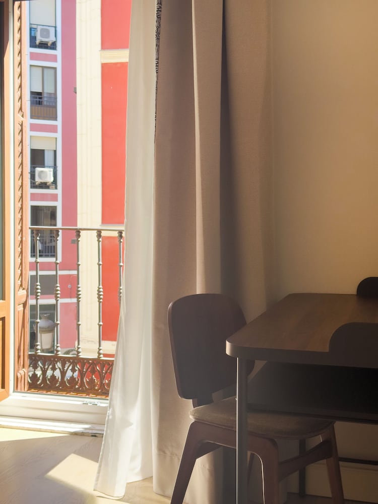 Ópera Stays by Charming