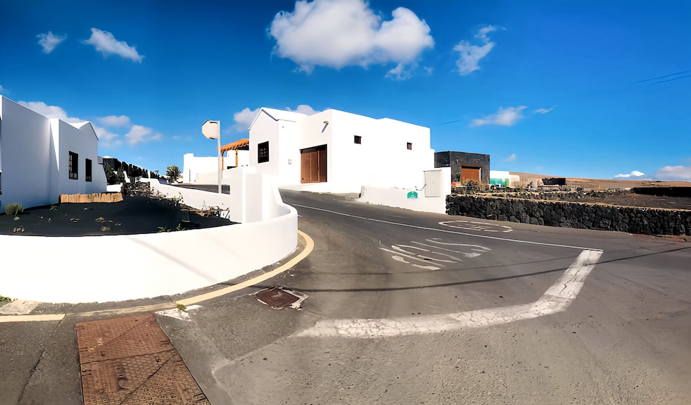 Apartment Alegranza in the Beautiful Village of Mozaga, Lanzarote