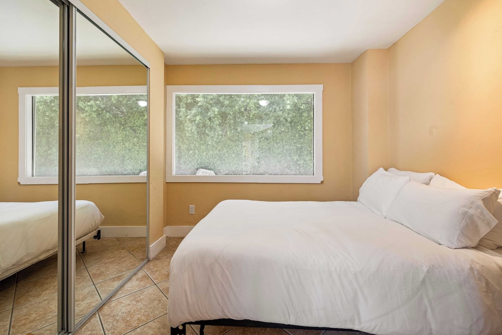 Dandelion by Avantstay Pool, 0.2mi to Downtown!