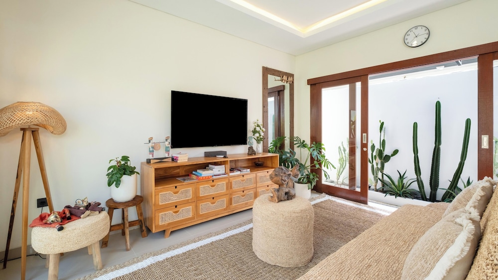 The Lange Estate by Villa Finder