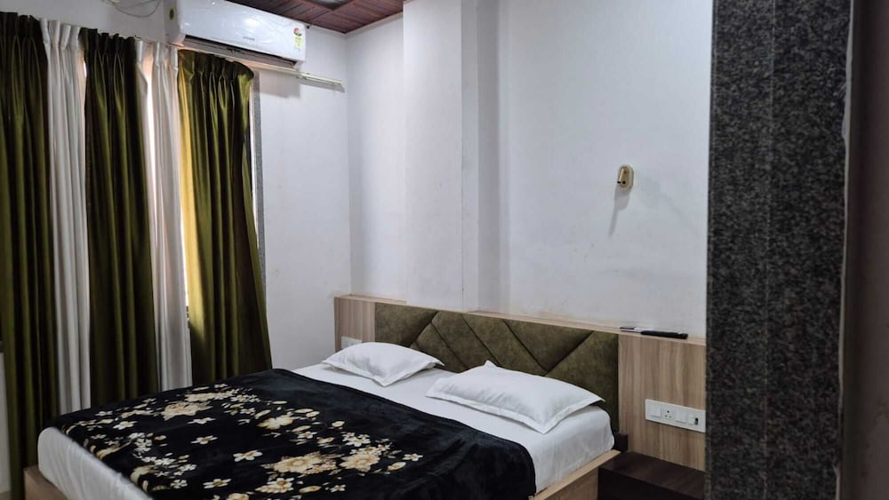 Shree Hanuman Hotel