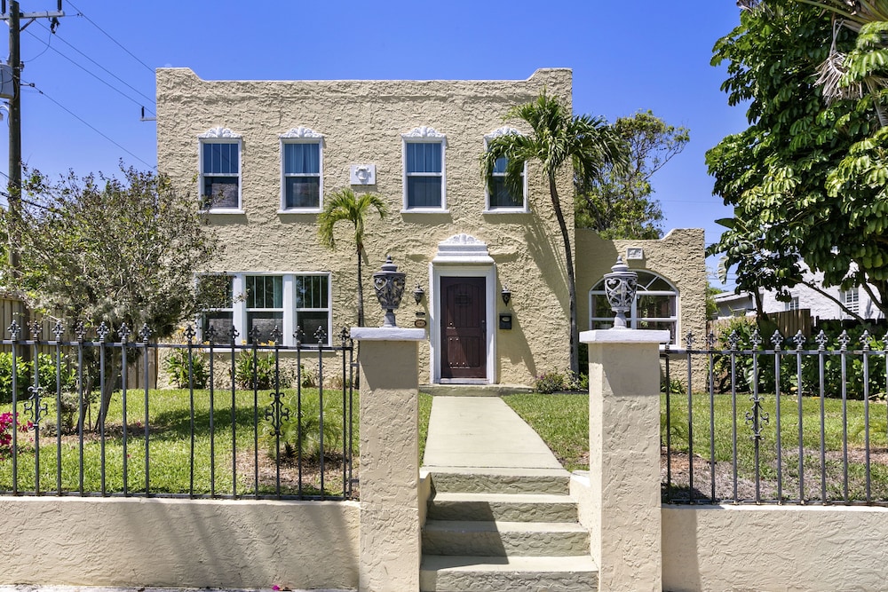 Charming Old Northwood Home ~ 3 Mi to Beach! view 4