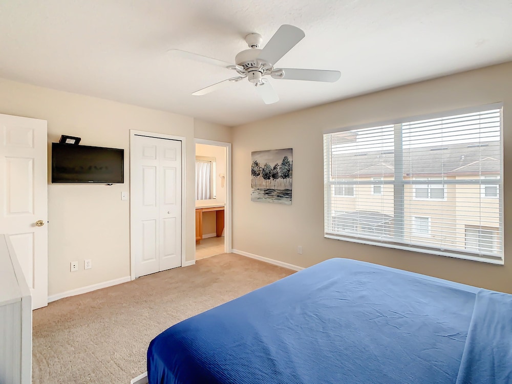 Spacious Regal Oaks Townhome by Disney