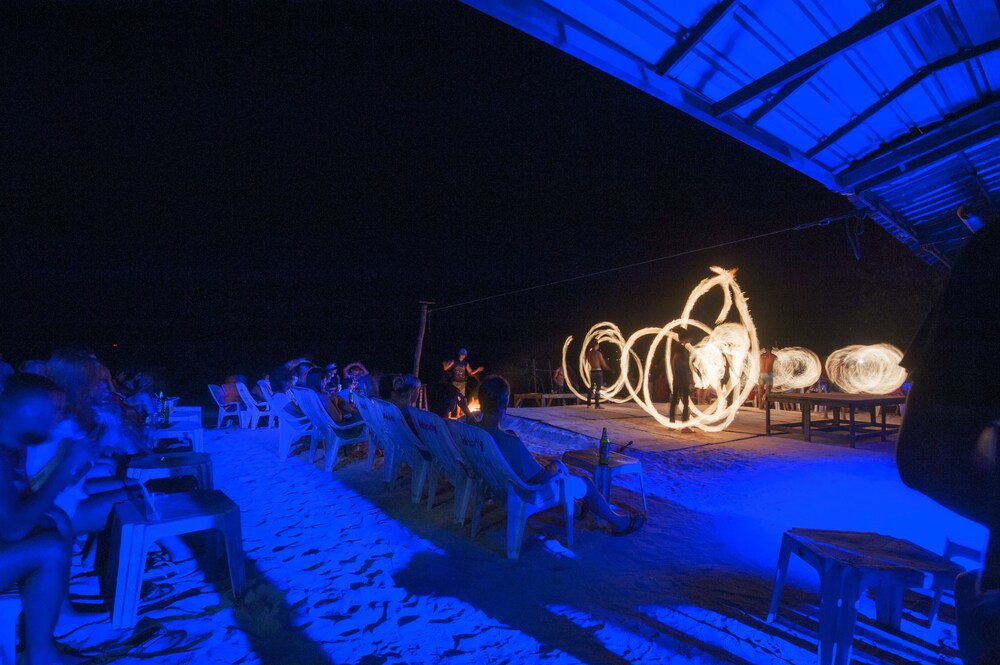 Hotel Twin Palms Hostel Phi Phi - Image 1