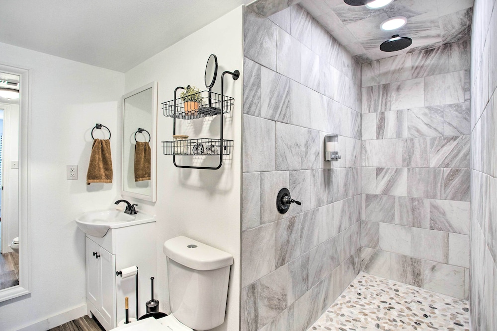 Lakefront Frankston Home w/ Guest Studio! - Property Image 39