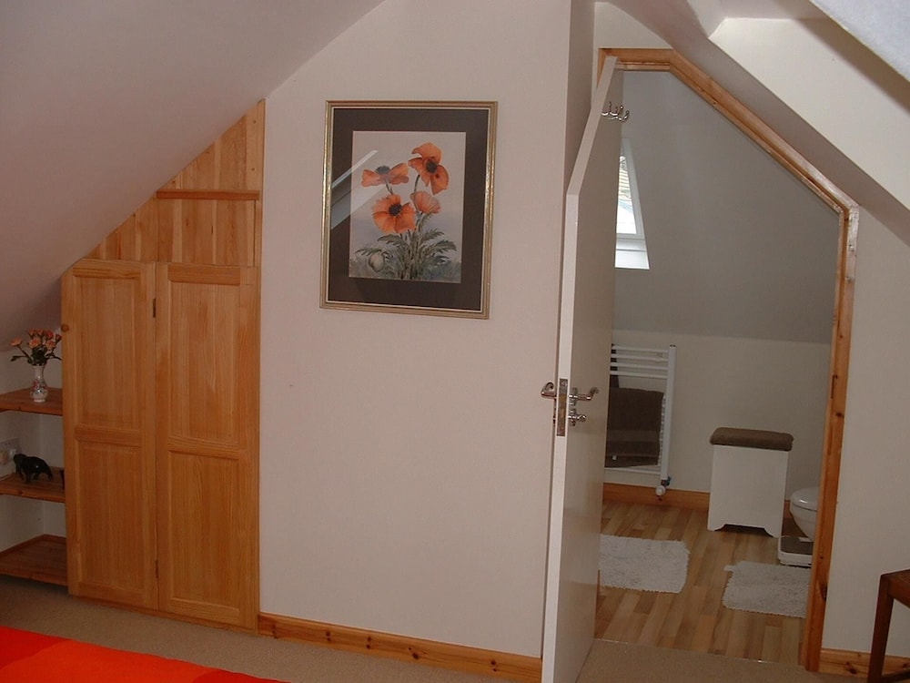 House - Sleeps 8, Close to Beach & Free Parking