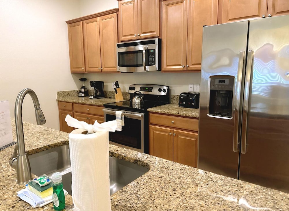 4bed Home in Storey Lake With Private Pool