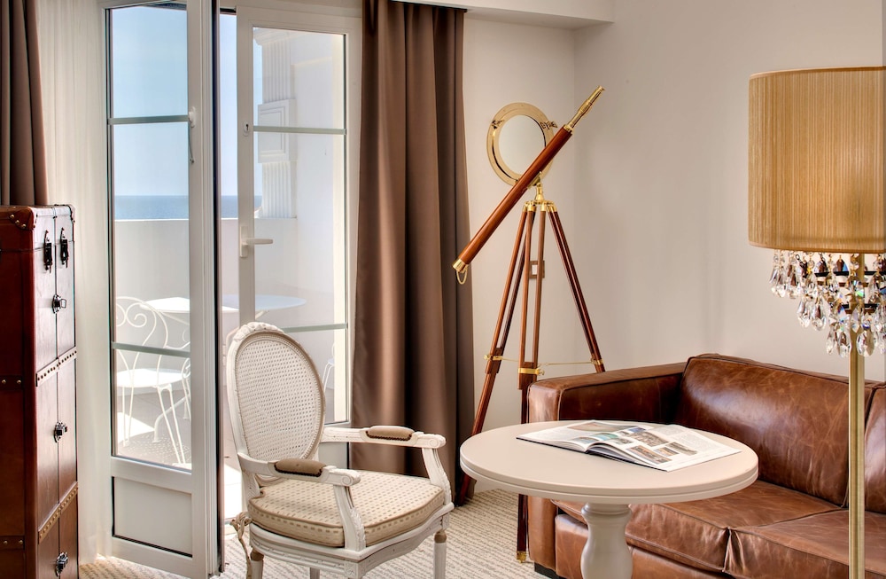 Grand Hotel Des Sablettes Plage, Curio Collection By Hilton