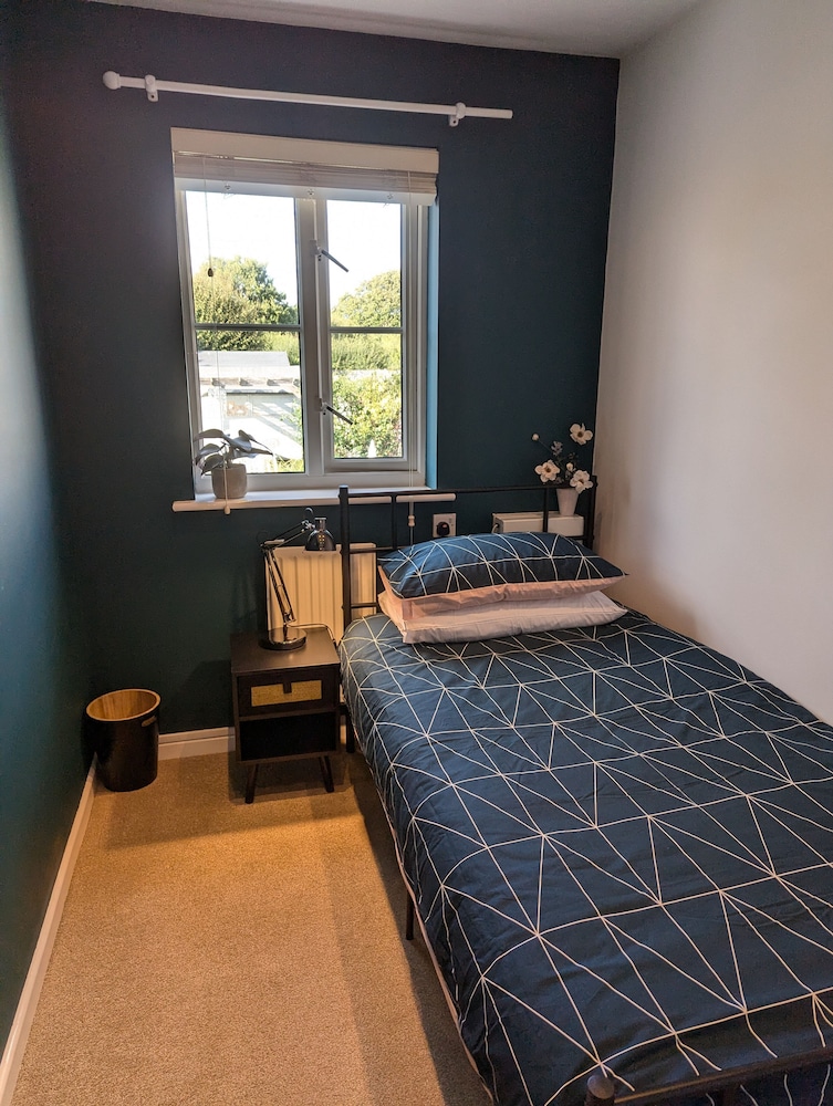 Modern 3B Eastbourne Retreat: Tranquil & Cozy Stay