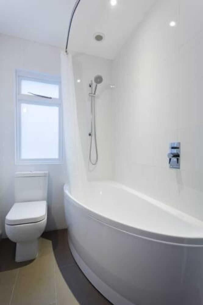 Bright & Airy 1 Bedroom Apartment in Central London