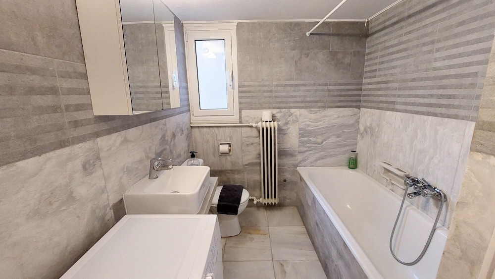 Grand Apartment in Parliament Square