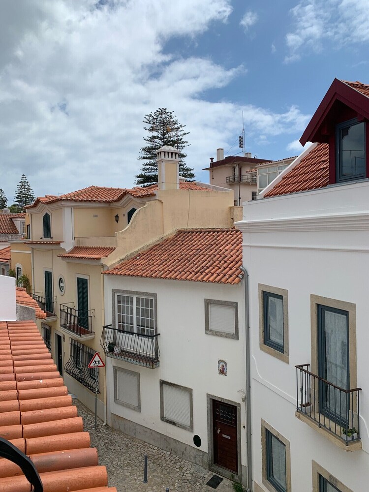 Charming old town apartment Cascais view 5