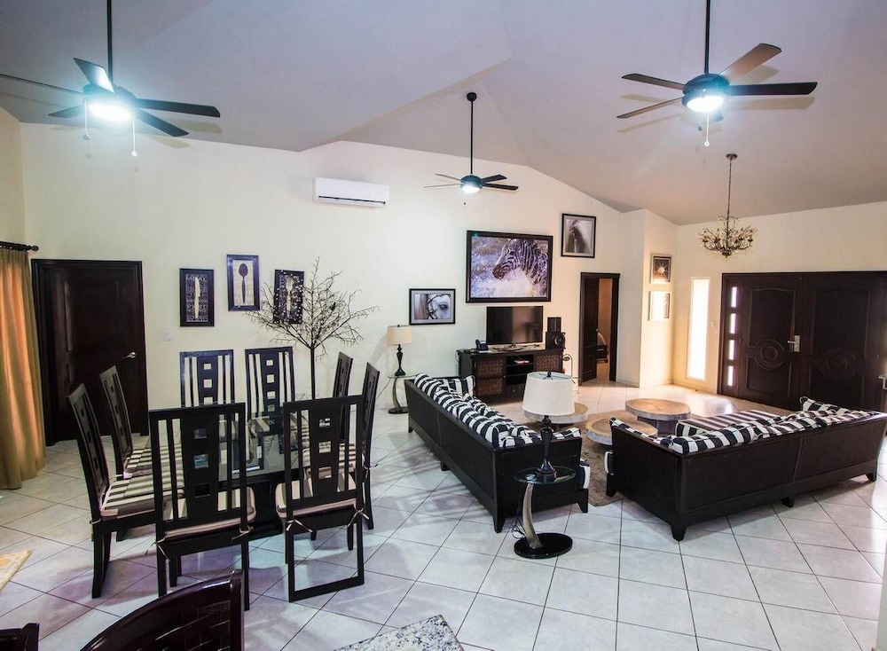 New! 6 Bedroom Ocean View