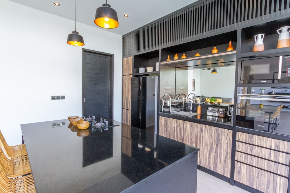 Villa Lys by Alfred in Bali - Charming 3BD Villa w Pool View Near Berawa Beach