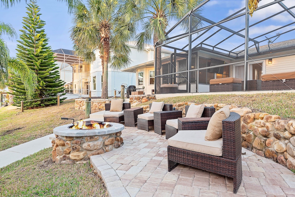 Canal Front Oasis With Pool in Palm Coast