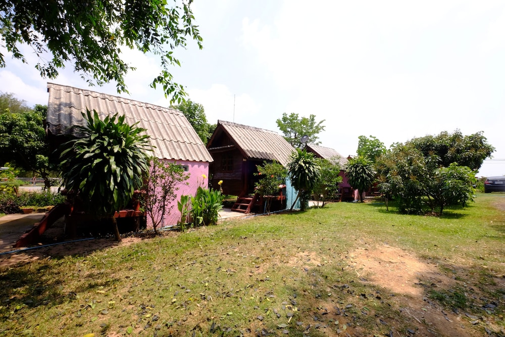 Baanpakrimklong Sukhamon Homestay & Resort