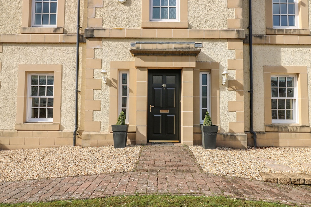 40 Bowmont Court