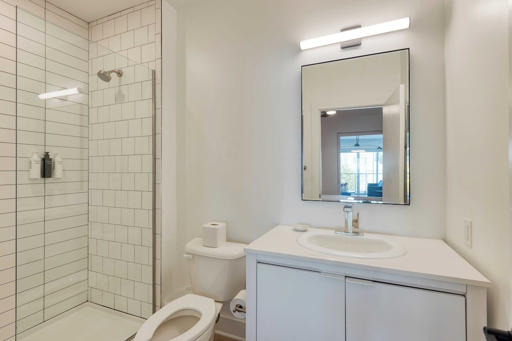 916 Main 12 Unit Buyout - 30bdrs Prvt Two Floors