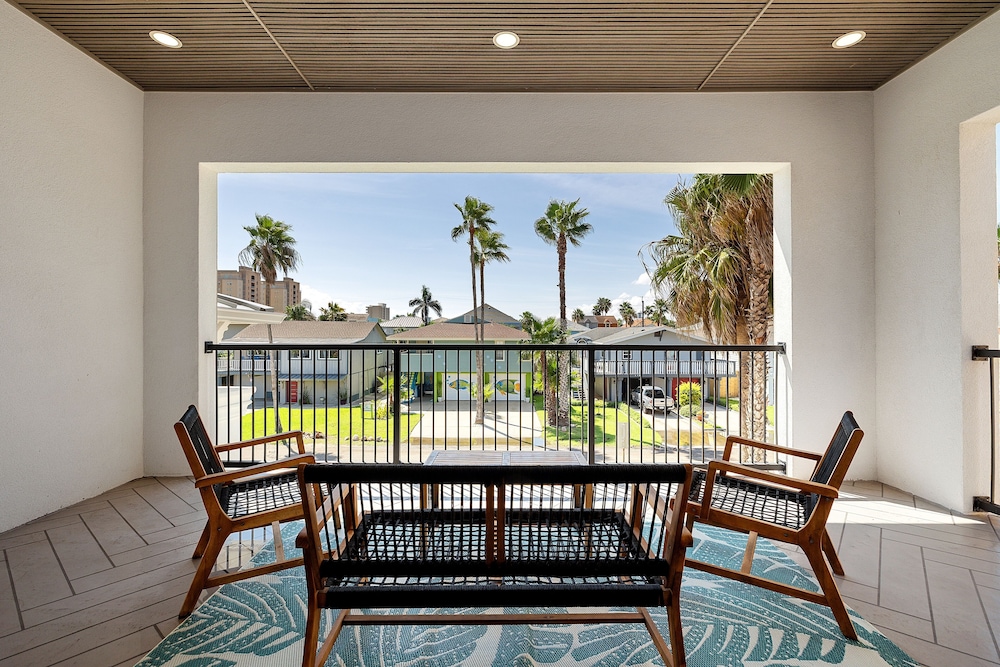 Miramar House, 120 E. Constellation 6 Bedroom Home