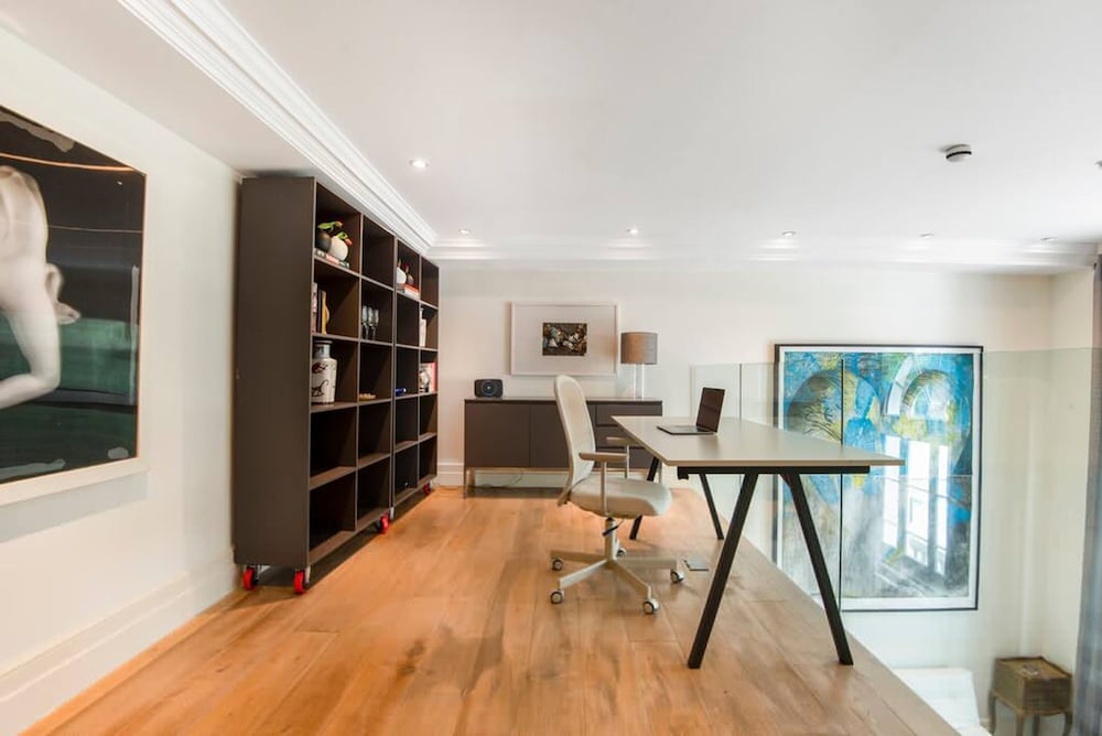 The Artists Hideaway-2 bed Mezzanine in Paddington - by Out of Office Lifestyle