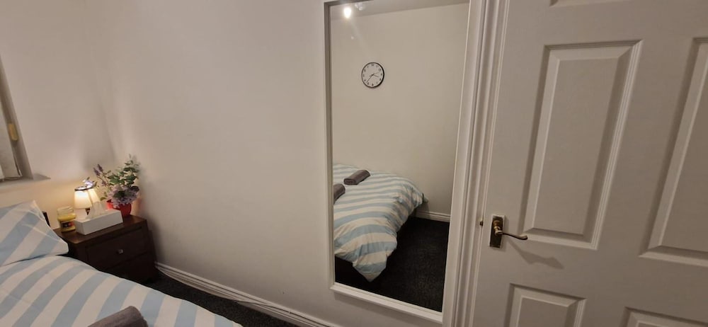 Housesleeps5-garden-parking-familyfriendly