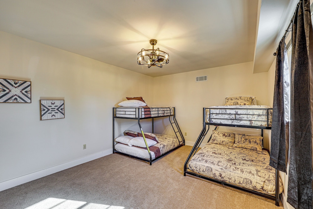 4 Mi to Lake Access: Pet-friendly Home in Bismarck