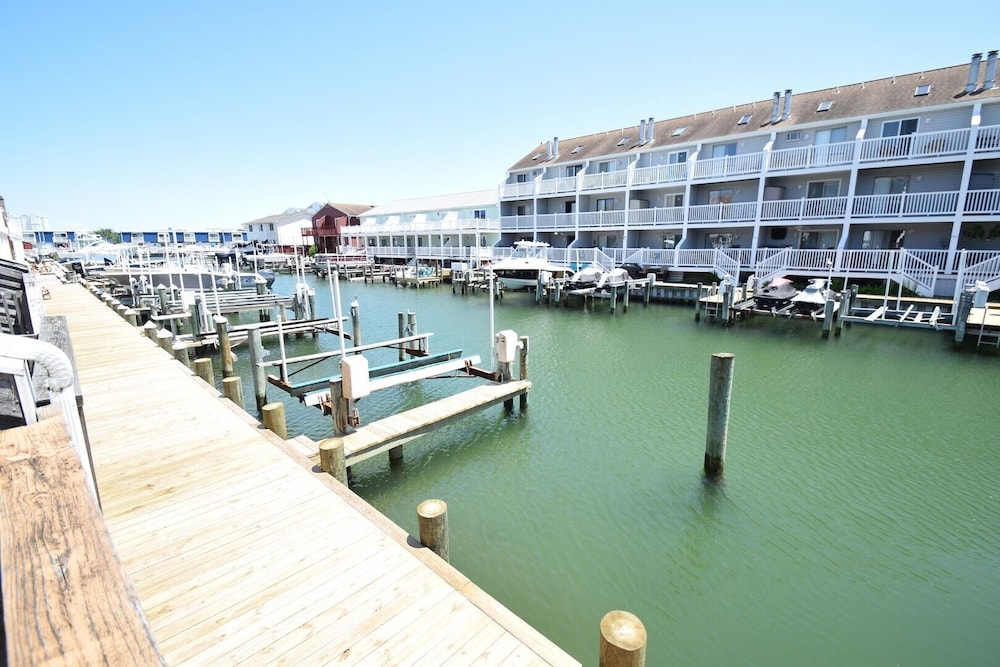Crab Harbour 4 3 Bedroom Townhouse by RedAwning