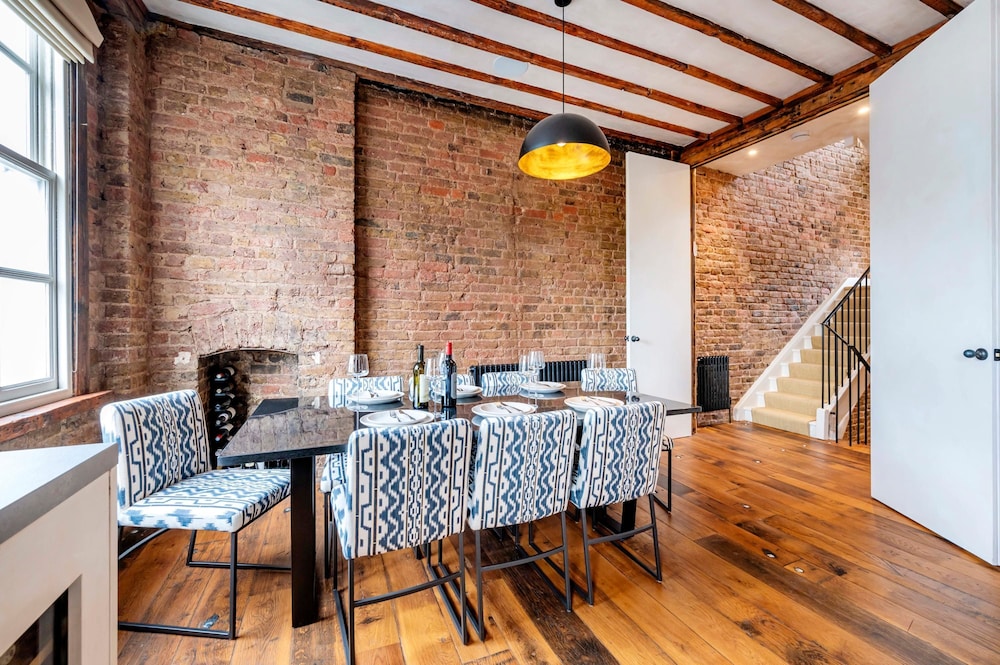 Long Term Stay- Notting Hill by Out of Office Lifestyle