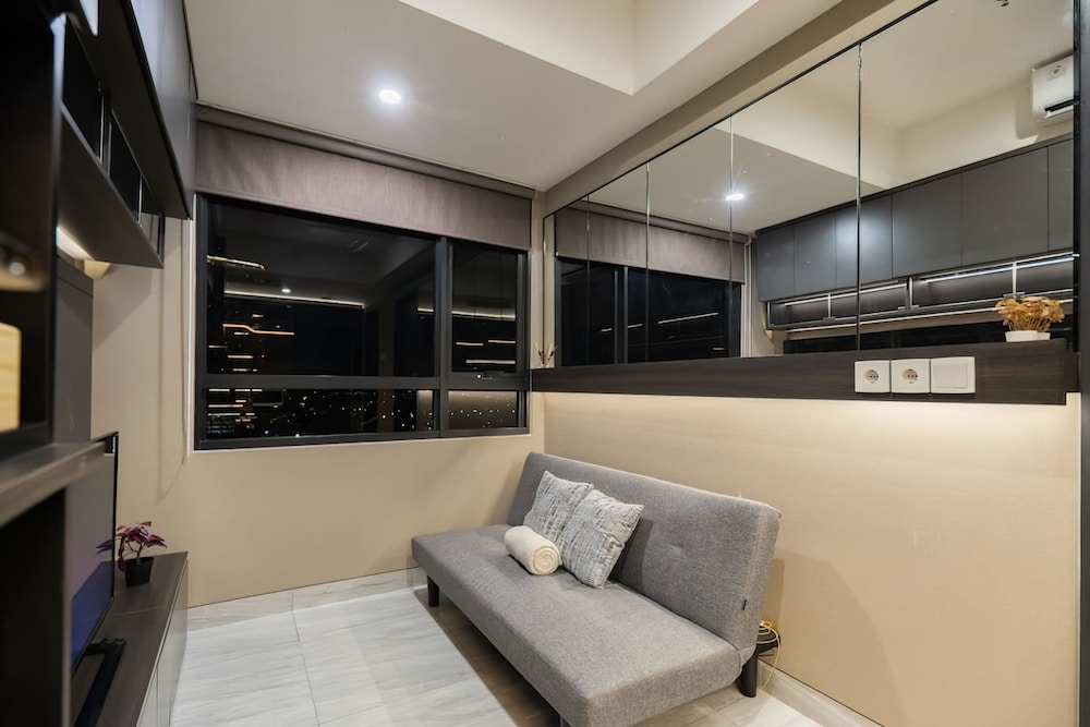 Premium Collins Boulevard Near Airport
