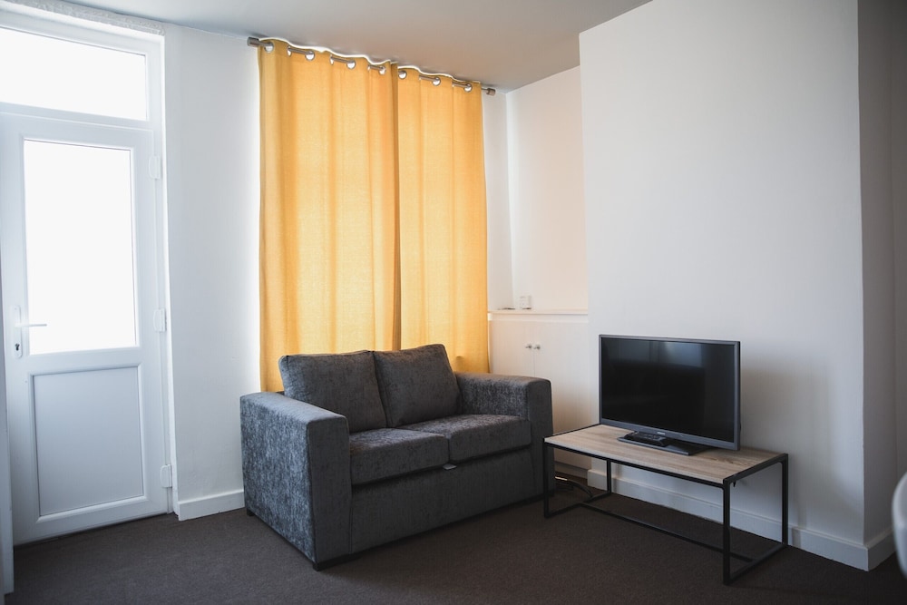Leicester Vacations - Room in Guest Room - Big Size Room in Leicester City - Property Image 15