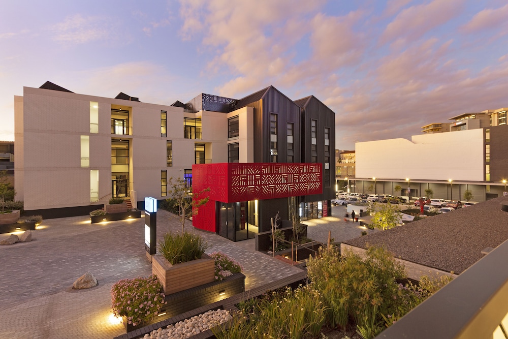 Bridgewater View 415 by HostAgents view 3