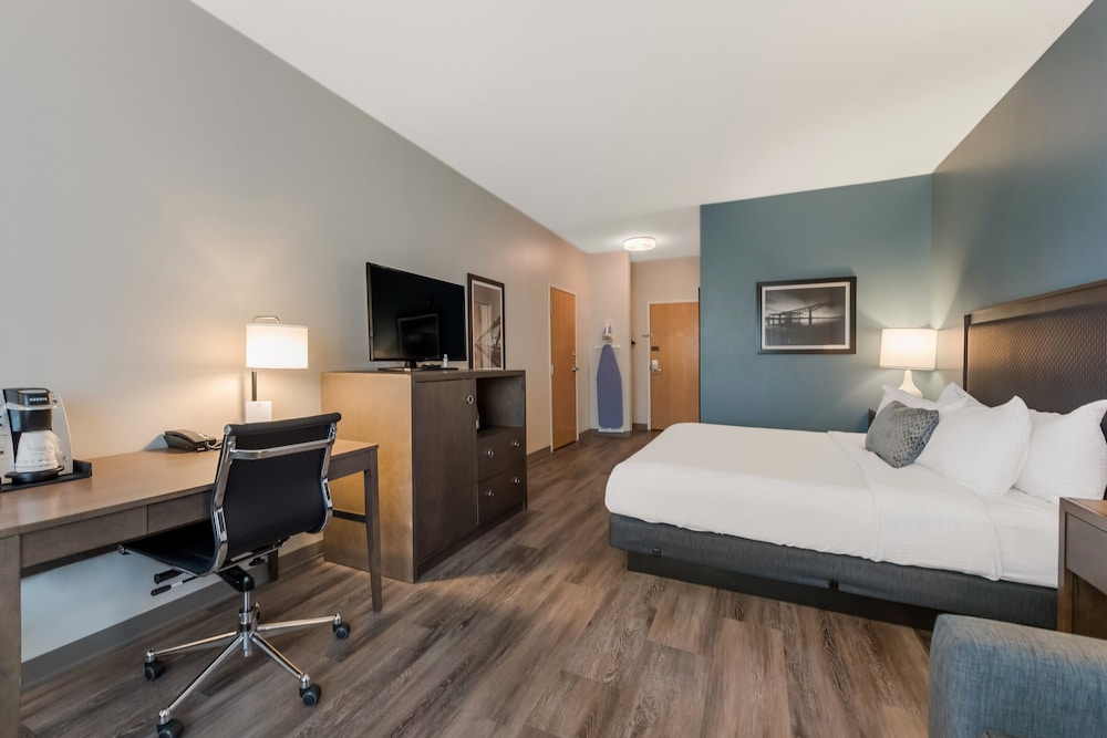 New York City Vacations - SureStay Plus Hotel by Best Western Highland Poughkeepsie - Property Image 28