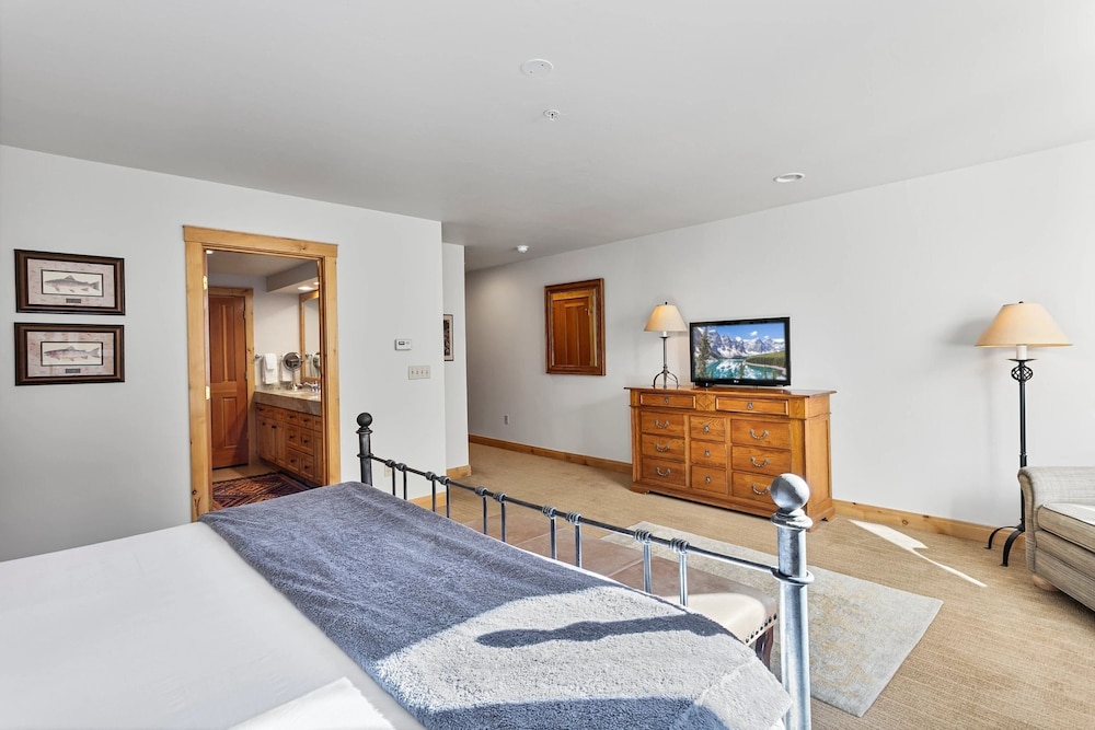 Trail's End Lodge at Deer Valley Resort - Two Bedroom Residence with Spa #201 2 Condo